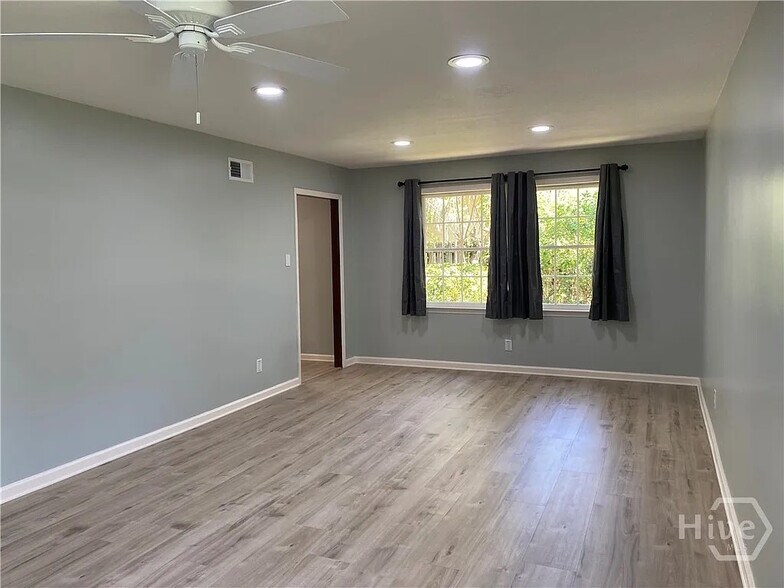Building Photo - 12438 Largo Dr