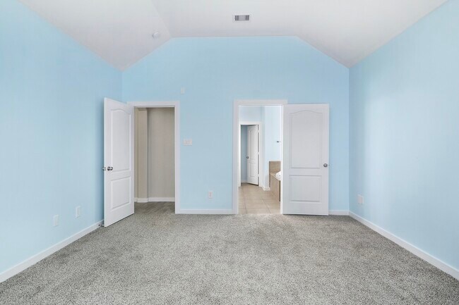 Building Photo - 28243 Chalet Park Dr