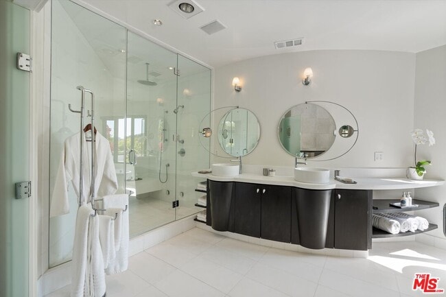 Building Photo - 2328 San Ysidro Dr