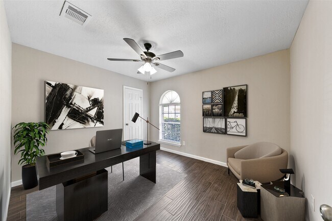Building Photo - 1710 Foxwood Ct