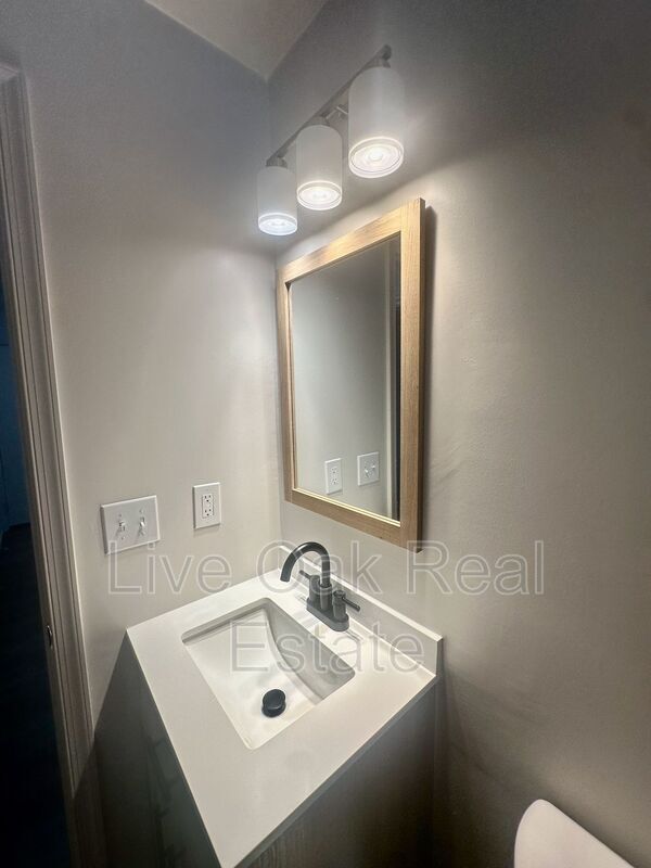 Building Photo - 1604 Parks Ave