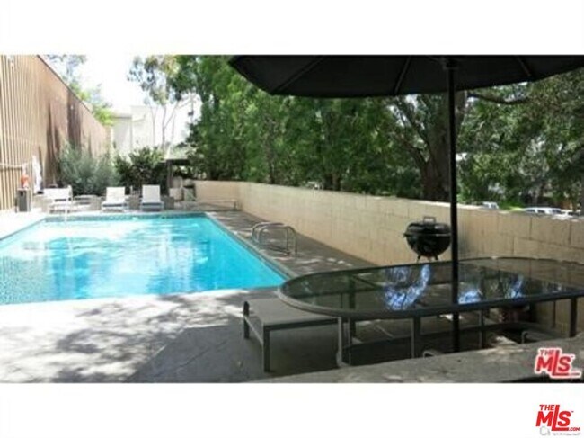 Building Photo - 3949 Los Feliz Blvd