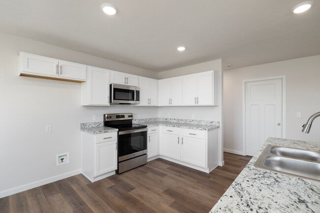 Building Photo - BRAND NEW 3 BEDROOM HOME - BOLIVAR, MO