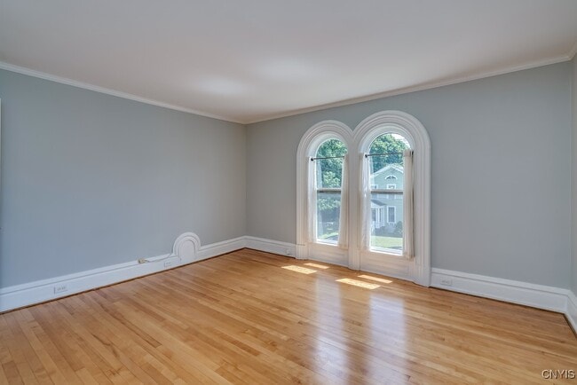 Building Photo - 160 Ten Eyck St