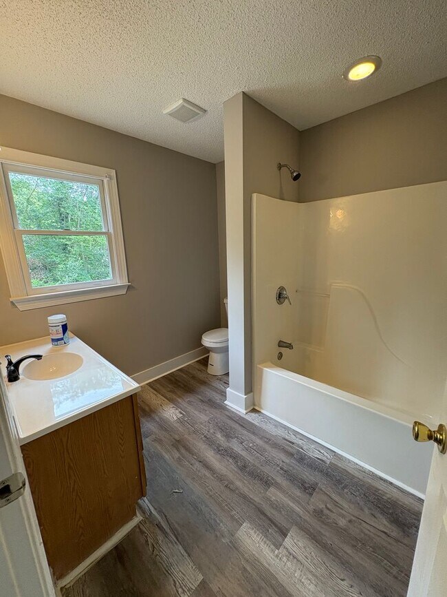 Building Photo - Lovely 3 Bedroom 2 Bath Home in Spartanburg