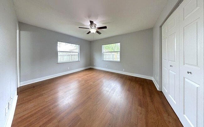 Building Photo - 6475 Cedarbrook Dr