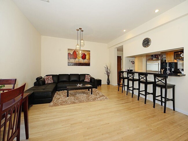 Building Photo - 456 9th St