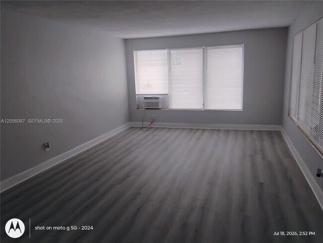 Building Photo - 4321 W Hallandale Beach Blvd