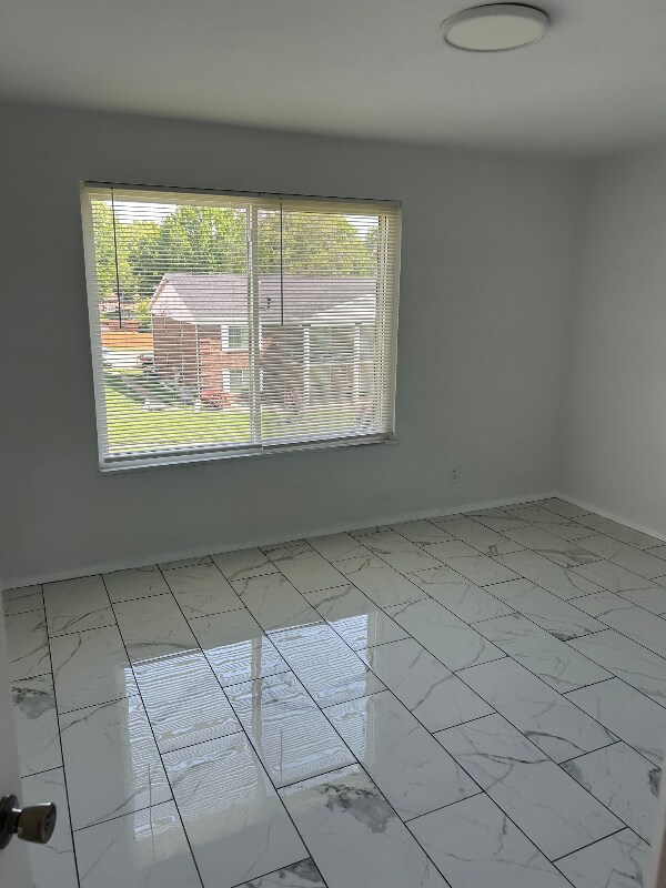 Building Photo - 223 Anderson Ln