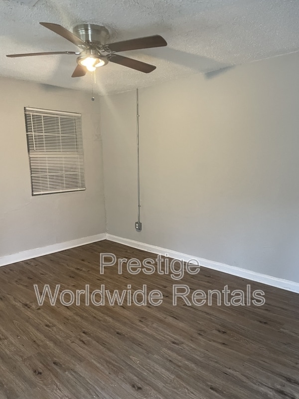 Building Photo - 1034 Brooks Rd