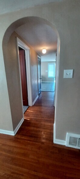 Building Photo - 1224 E Miller St