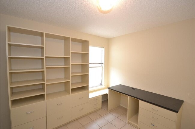 Building Photo - 2107 Bridal Path