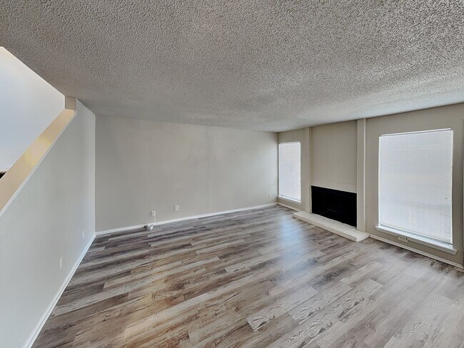 Building Photo - Stylish Upstairs Condo with Fireplace, Pri...