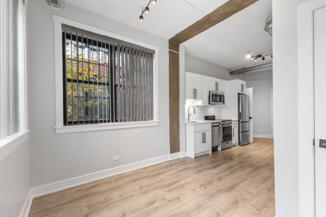 Building Photo - 7645 N Sheridan Rd