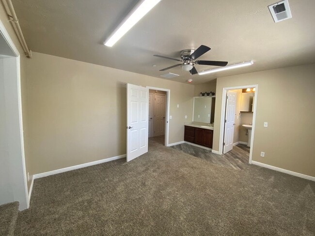 Building Photo - Canyon Street Apartment U100 **Utilities Included**