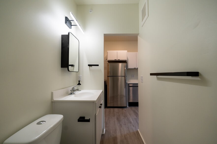 Building Photo - 2718 Grand Ave S