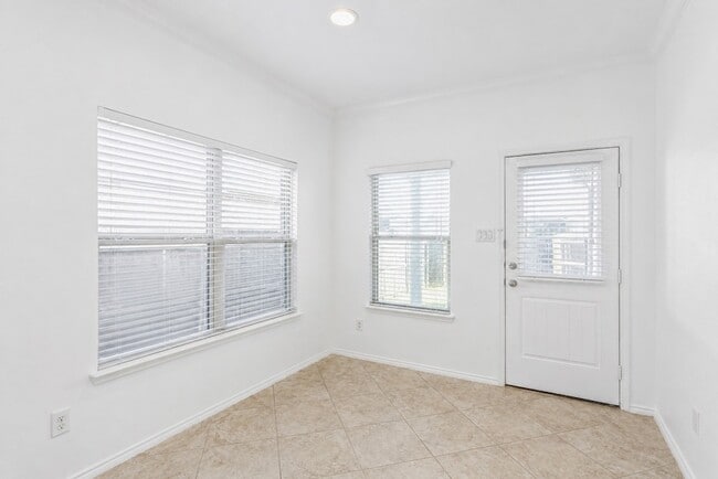 Building Photo - 9113 Holliday Ln