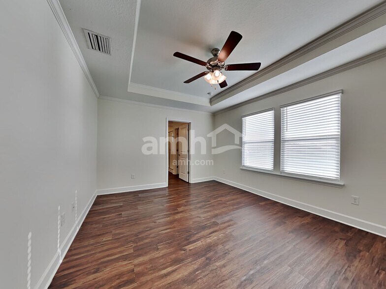 Building Photo - 975 Tan Tara Trl