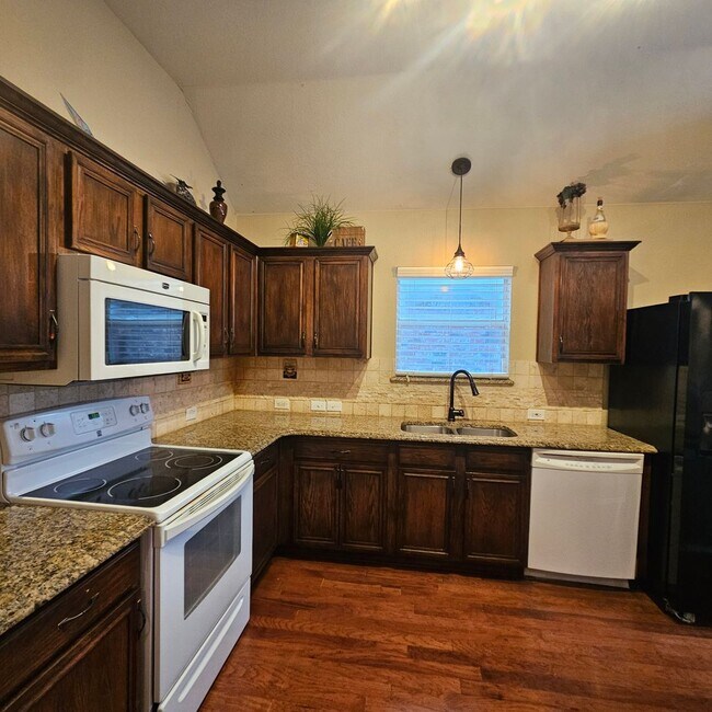 Building Photo - Pine Ridge Estates