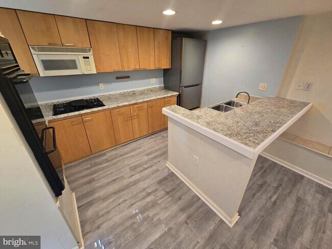 Building Photo - 757 Girard St NW
