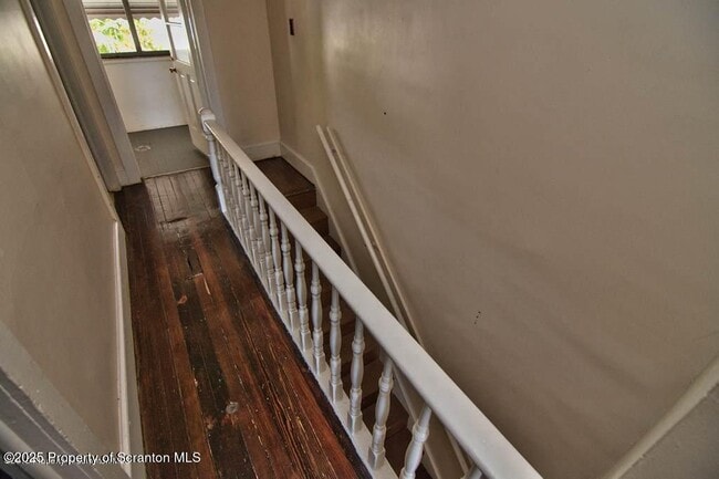 Building Photo - 18 Pine Rd