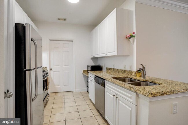 Building Photo - 501 Hungerford Dr