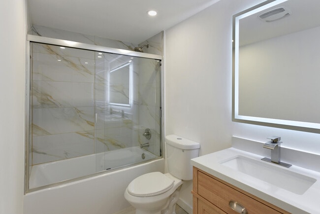 Building Photo - 2018 20th Ct