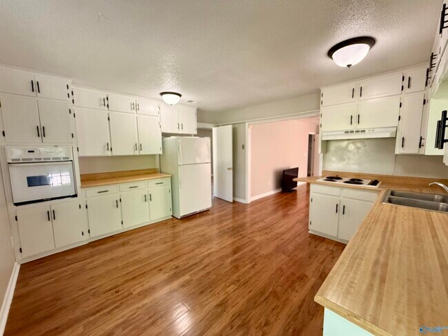 Building Photo - 12027 Chicamauga Trail SE