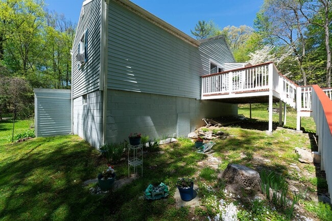 Building Photo - 21 Van Dam Rd