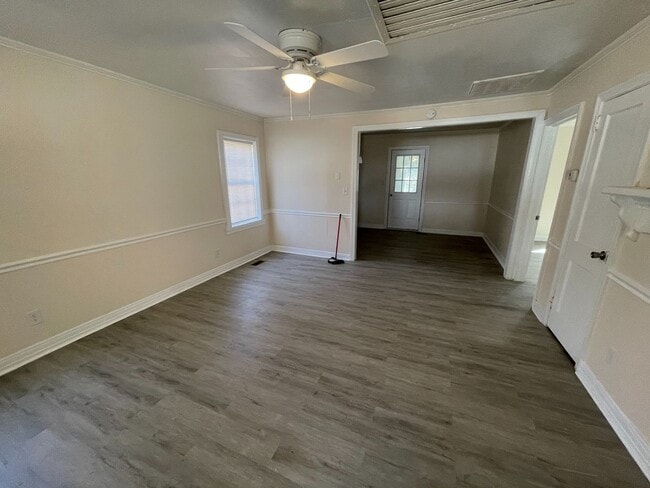 Building Photo - 2 Bedroom House - RENT SPECIAL