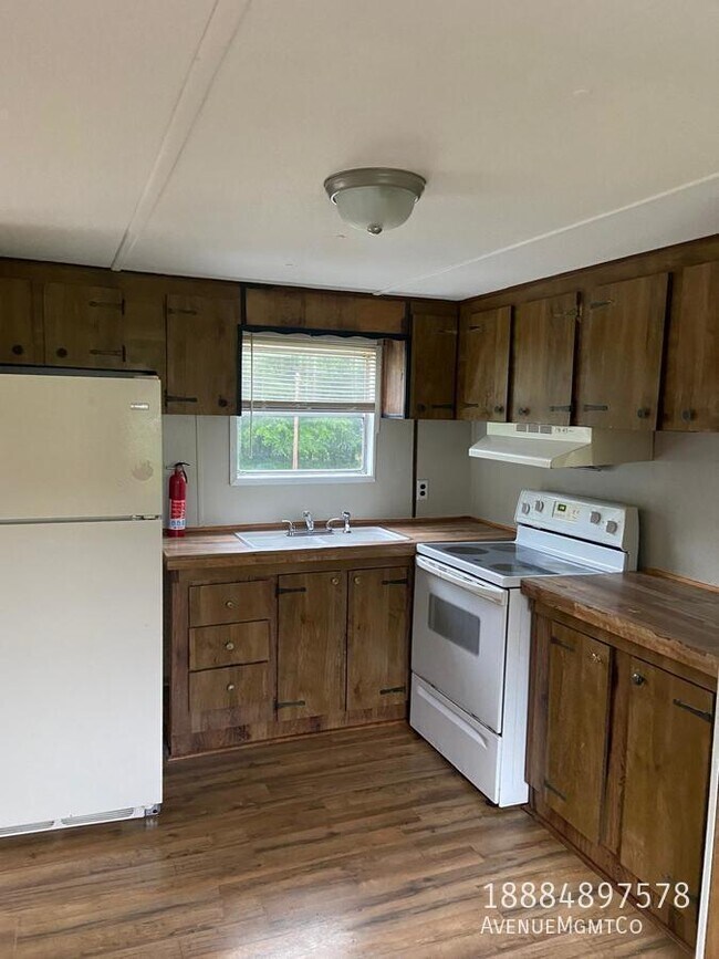 Building Photo - 3010 21st St Ln NE