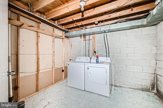 Building Photo - 15615 Plaid Dr