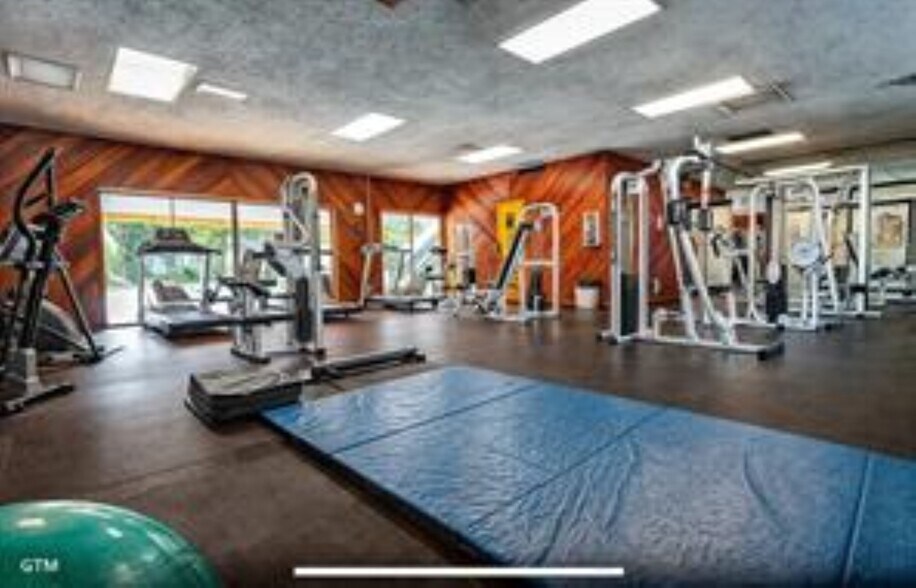 Building Photo - 5332 NE 6th Ave