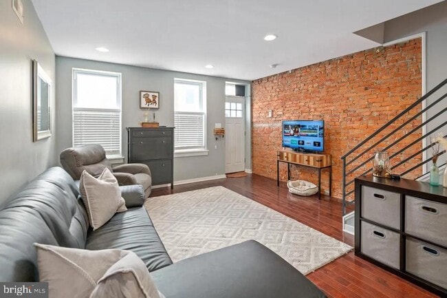 Building Photo - 2016 Oakford St