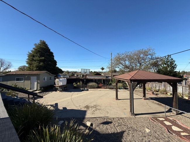 Building Photo - Stunning Fully Furnished 3 Bed-3 Bath Home with Den - Over 2300 Sq Ft.