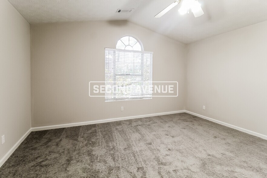 Building Photo - 6614 Rebecca Lou Ln