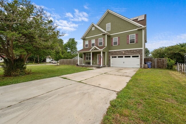Building Photo - Spacious 6-Bedroom Home with Private Backy...