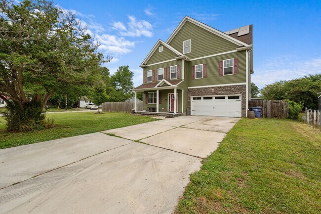 Building Photo - Spacious 6-Bedroom Home with Private Backyard in Norfolk
