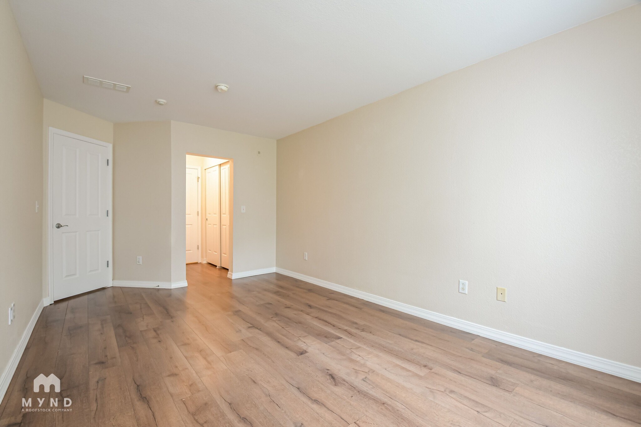 Building Photo - 805 Summer Hawk Dr