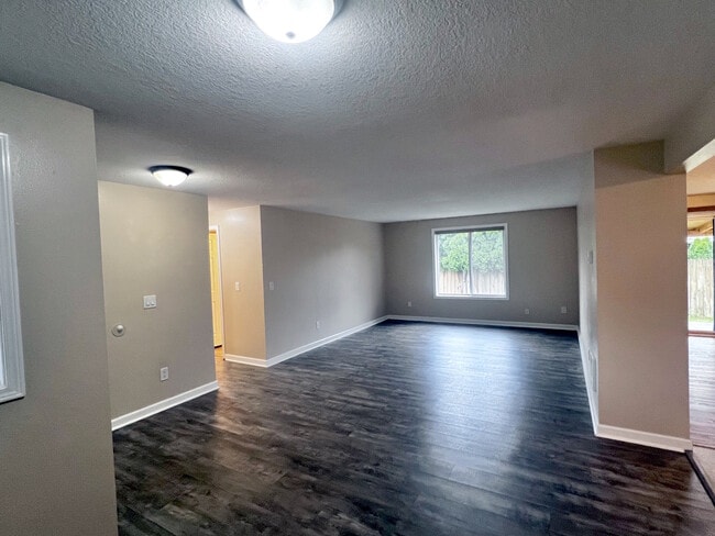 Building Photo - 15807 NE 86th Cir