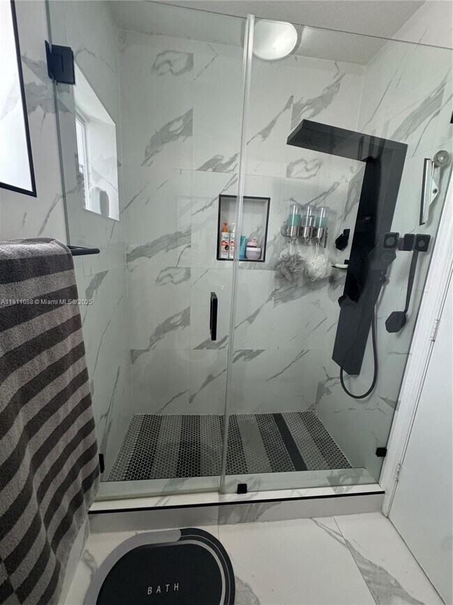 Building Photo - 167 SW 6th Ln