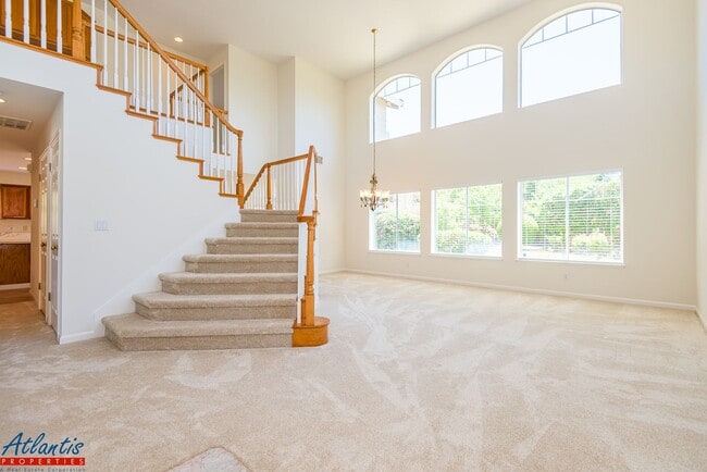 Building Photo - California Oak Creek Home | Desirable Location