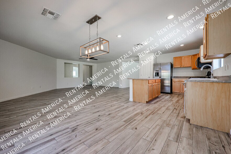 Building Photo - 6671 S Danielson Way