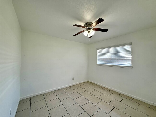 Building Photo - 9350 Guywood St