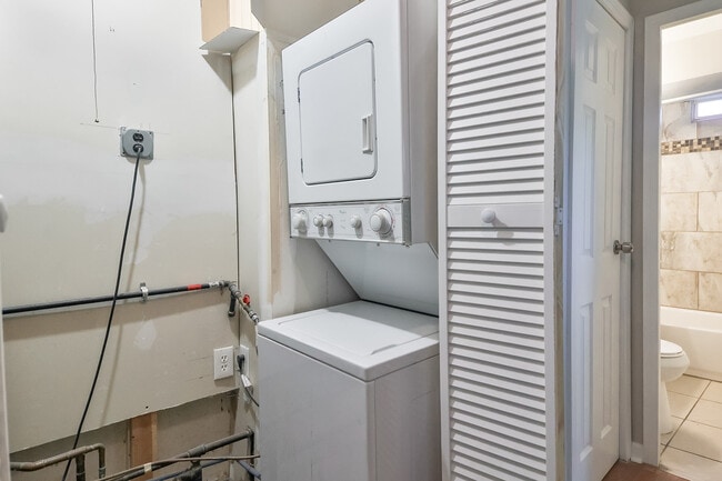 washer/dryer included - 7811 Randy Rd