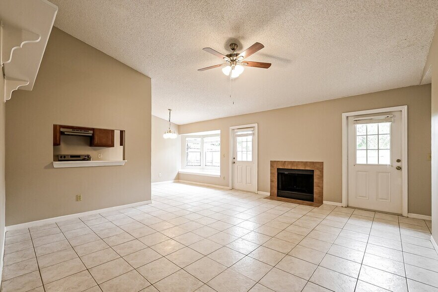Building Photo - 9324 Pavillion Dr