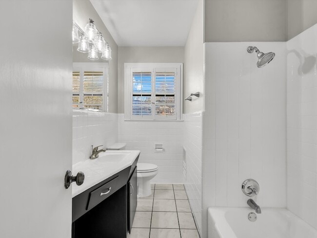 Building Photo - 3404 Cromart Ave