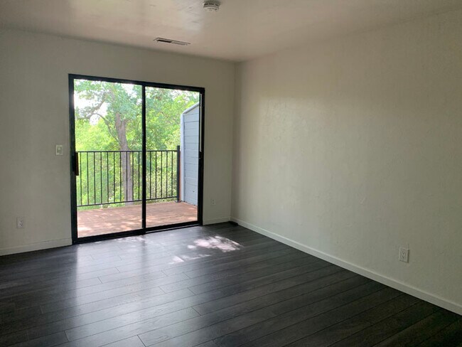 Building Photo - 3406 Bristol Ct