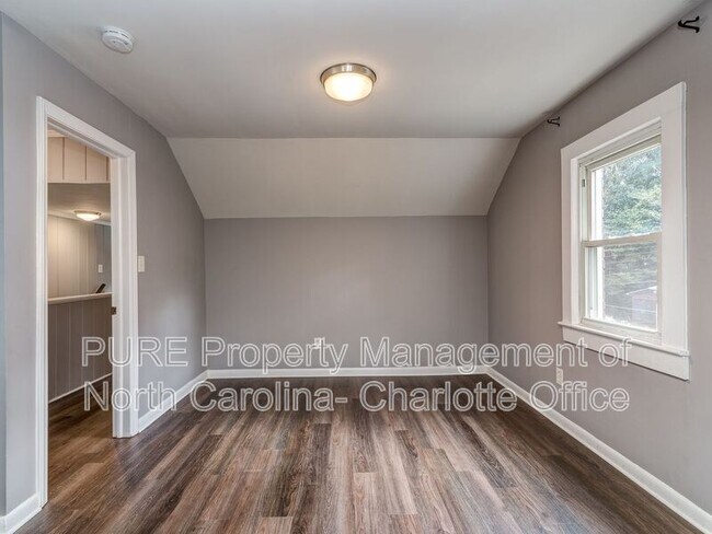 Building Photo - 1321 Pinecrest Ave