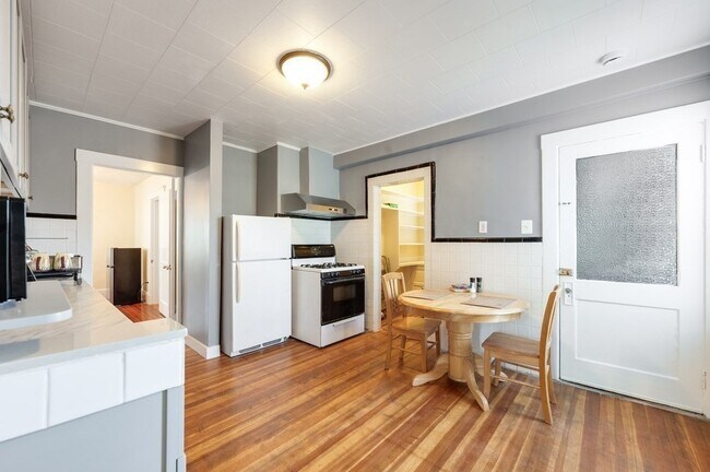 Building Photo - 21 Ericsson St